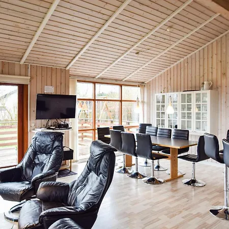4 Bedroom Awesome In Tranekaer * Skattebølle